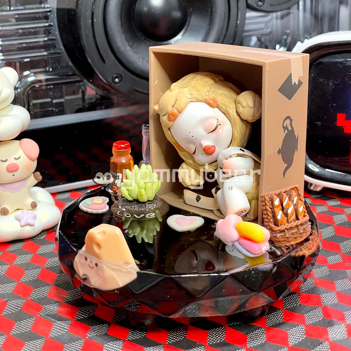 Brown box,Kawaii Phone Holder,Customized mobile phone holders and desktop storage decorations